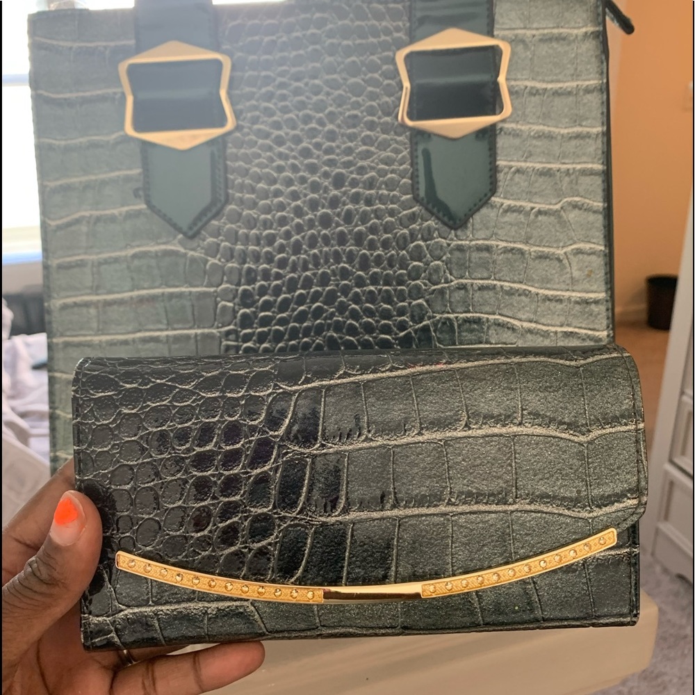🔥Wallet Green (Matching Bag already sold)